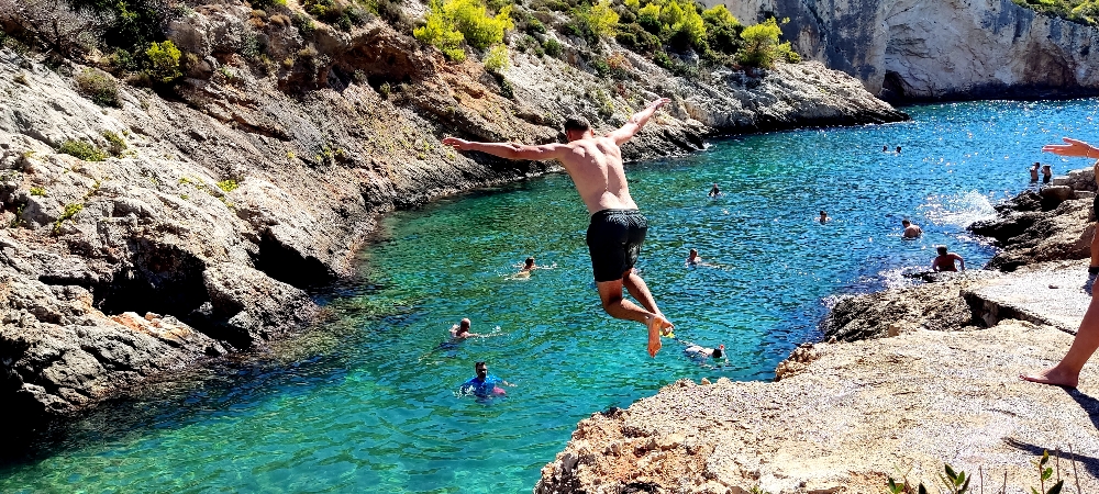 90c2ae9dd697fe507bbdca451773bf57.jpg