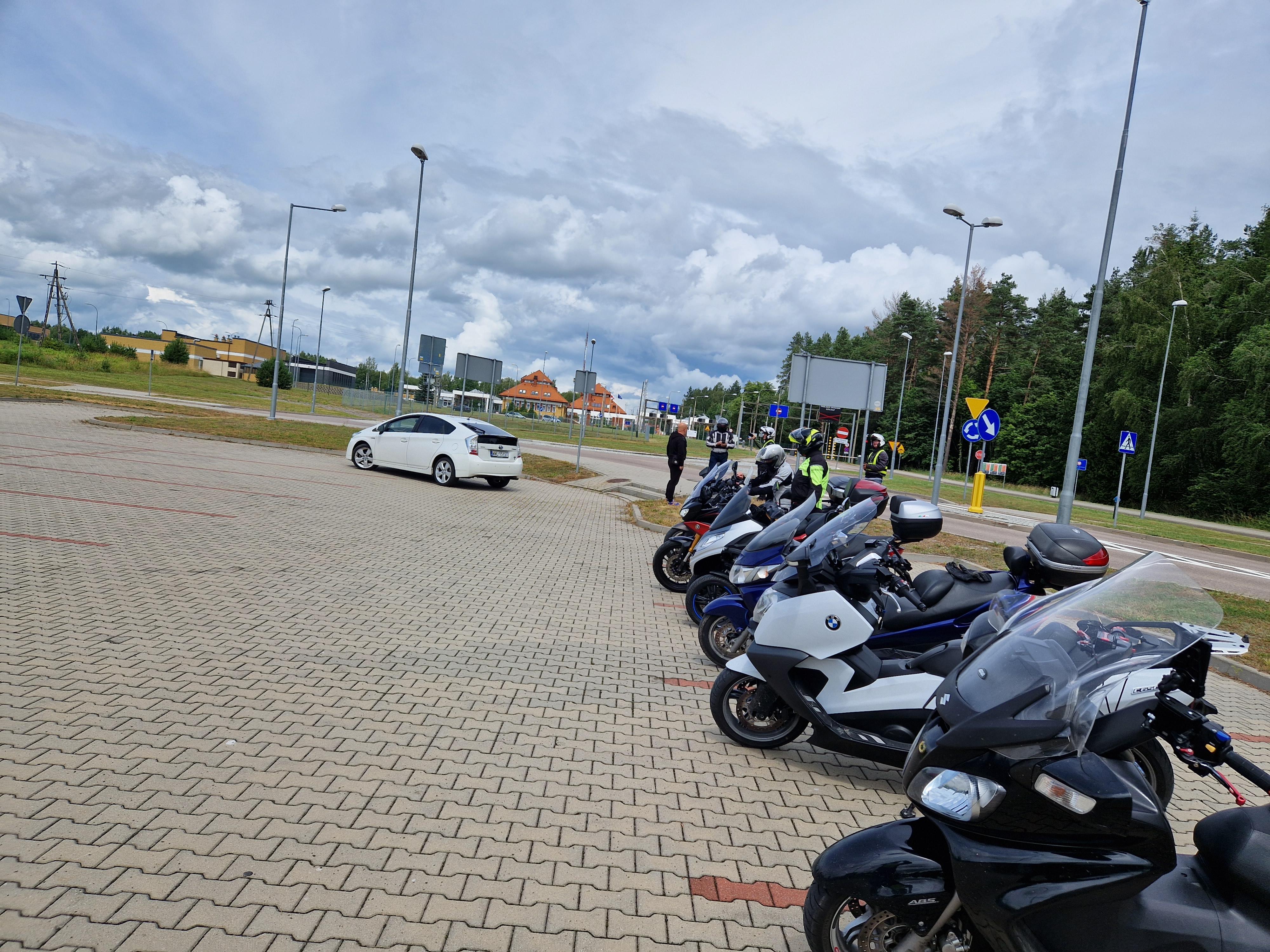 82ab3cc18b683f65dc3d940fc4203092.jpg